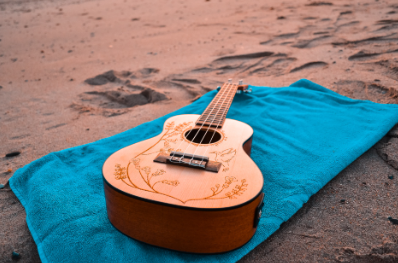 guitare sur la plage